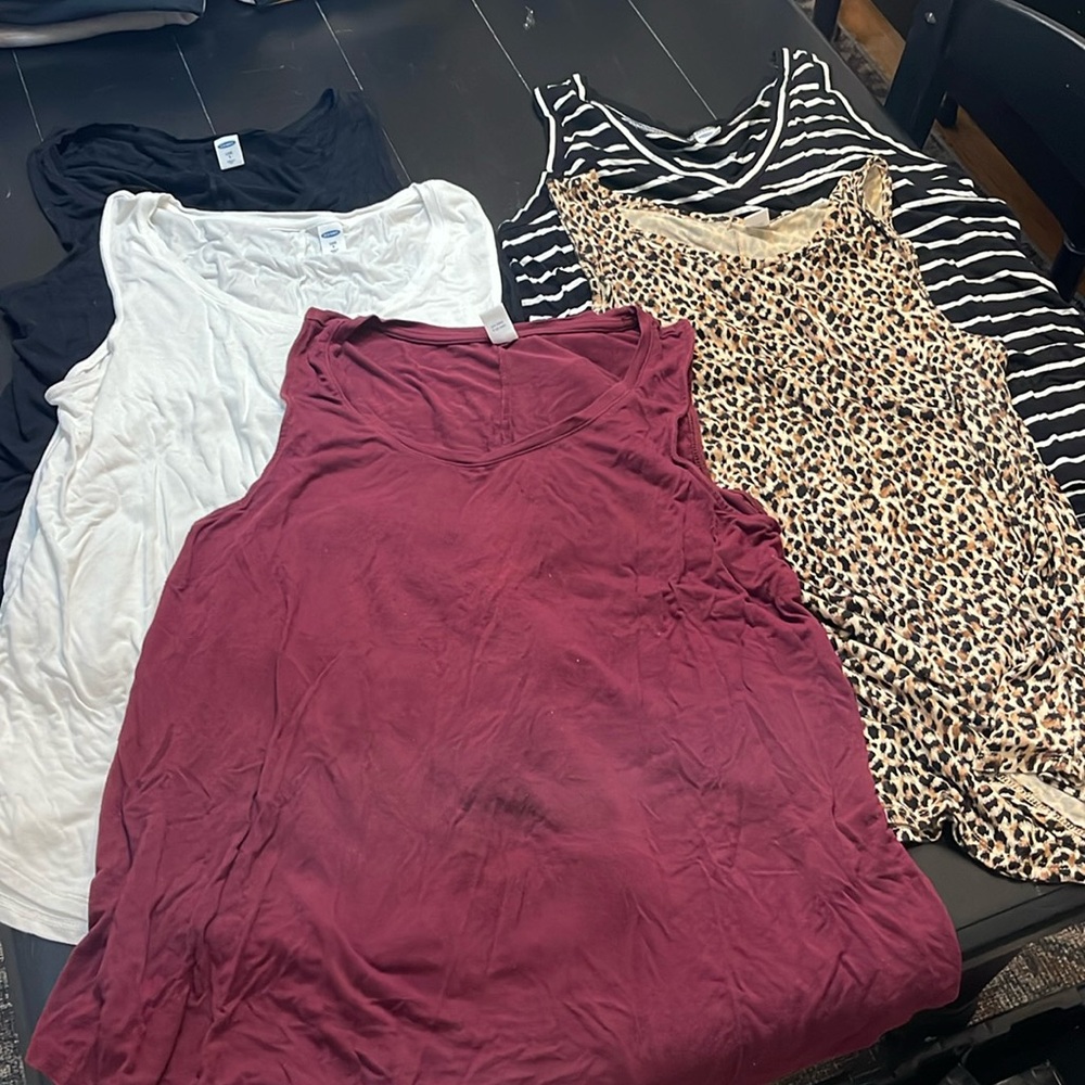 FIVE Old Navy Luxe Large women’s sleeveless tops; so comfy!